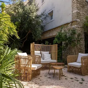 Aparthotel Le Clos Violette Et Le 11 D'aglae - De Charme Design De Luxe, LʼIsle-sur-la-Sorgue